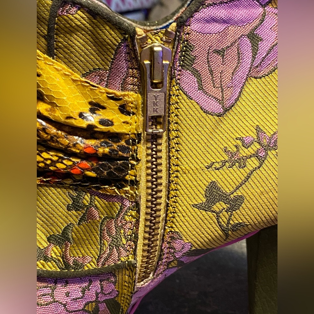 VTG Irregular Choice “Miaow” yellow floral tapestry bootie,Cat buckle,NIB, 39 UK - Picture 6 of 16